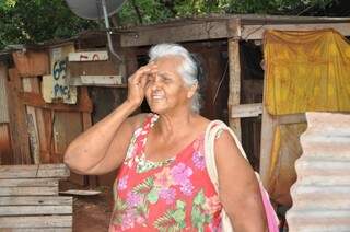 A aposentada Maria Martins, 75 anos, disse que não conseguiu dormir pela ansiedade de mudar de casa. ( Foto: Marcelo Calazans)