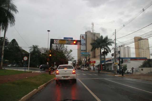 Chuva fina n&atilde;o deve acabar com estiagem na Capital, diz meteorologista