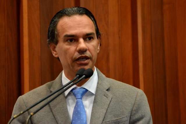 Acusado de ser fantasma, Trad quer investigar contratados na Assembleia