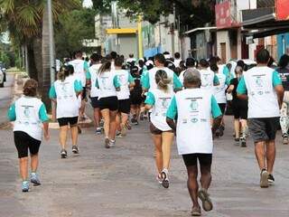 Corredores durante trajeto de prova de rua em Corumbá (Foto: Divulgação)