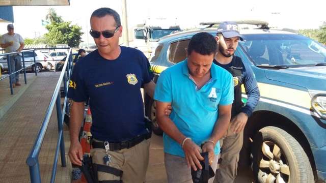 Pol&iacute;cia Rodovi&aacute;ria intercepta fuzis e coca&iacute;na avaliados em R$ 3 milh&otilde;es