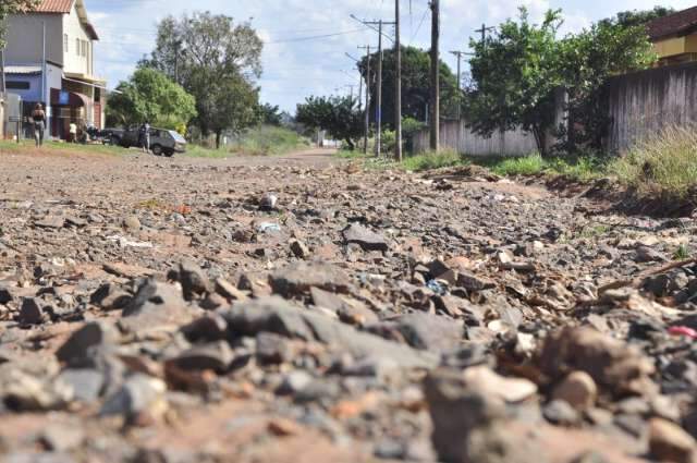 Bairro Cidade Morena espera conclus&atilde;o do asfalto h&aacute; 6 meses