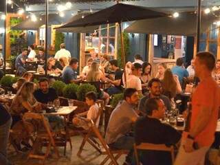 BADA Bar é novo ponto de encontro no Jardim dos Estados. (Foto: Gustavo Maia)