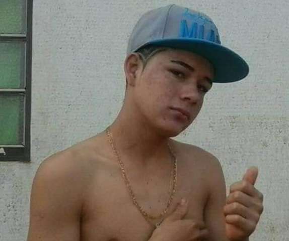Pol&iacute;cia recupera pistola levada em roubo a candidato e procura ladr&atilde;o