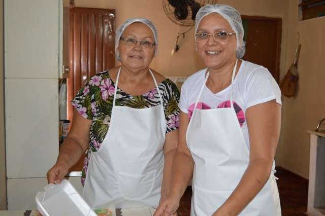 M&atilde;e e filha abrem delivery de frango desossado com possibilidade de 6 recheios 