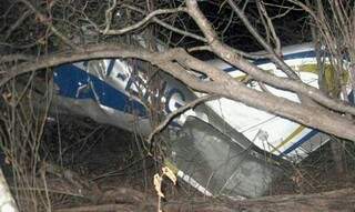 Aeronave que fez pouso forçado em Minas Gerais, em julho de 2012. Dos três ocupantes, só o piloto morreu. (Foto Divulgação site Canal Piloto)