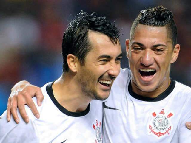  Fora de casa, Corinthians vence Flamengo por 3 a 0 com dois gols de Douglas