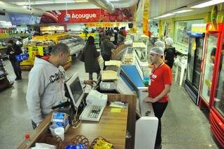 Mais uma vez o Procon verificou grande variação de preço nos supermercados de Dourados (Foto: Eliel Oliveira)