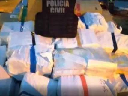 Denúncia leva polícia a 8 toneladas de maconha, além de munições
