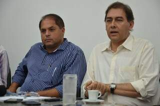 Mario Cesar e Bernal falando à imprensa após a reunião (Foto: Vanderlei Aparecido)