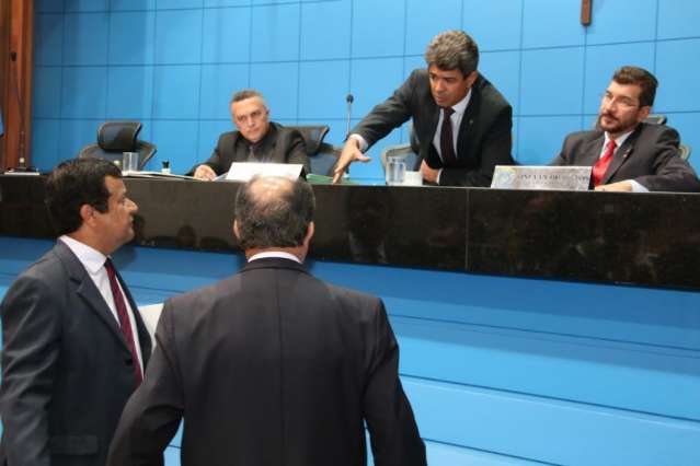 Deputados cobram pagamento de emendas referentes ao ano passado