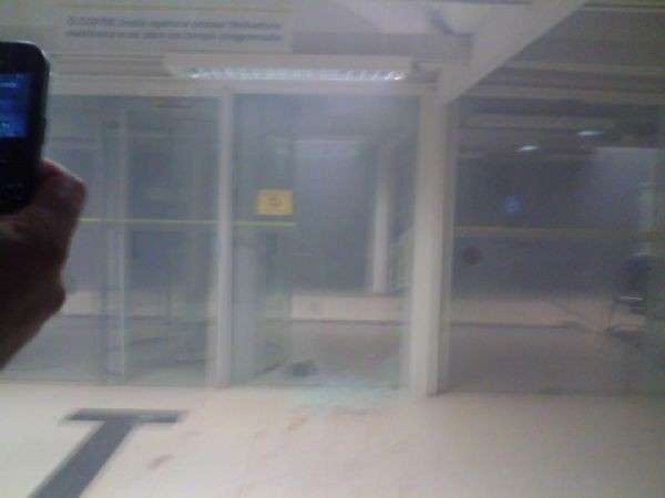 Bandidos explodem cofre de banco e fogem levando dinheiro em Aral Moreira 