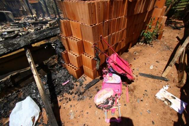 Depois de amea&ccedil;a de ex-namorado, mulher tem barraco incendiado