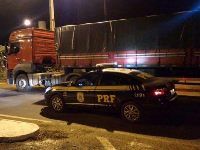 PRF apreende carga avaliada em mais de R$ 1 milh&atilde;o em cigarros do Paraguai 