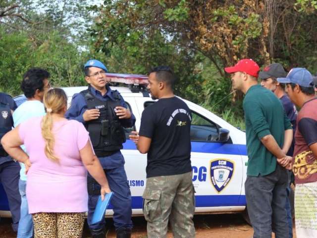 Grupo de 80 fam&iacute;lias invade &aacute;rea e divide lotes no Jardim Bot&acirc;nico