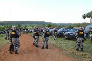 Além do Exército, dezenas de agentes da Força Nacional estão na área de conflito (Foto: Marcos Ermínio)