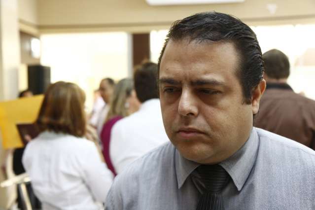 Secret&aacute;rio de Sa&uacute;de pretende at&eacute; &quot;importar&quot; pediatras para resolver atendimentos