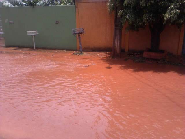  Leitora registra alagamento de rua em bairro de Campo Grande