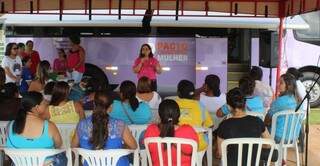 No interior, unidade móvel da subsecretaria realizou palestras para as mulheres do campo. (Foto: Divulgação/SPPM)
