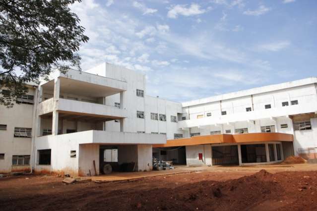 Suspensa pelo Minist&eacute;rio da Sa&uacute;de, obras seguem paradas por mais 90 dias