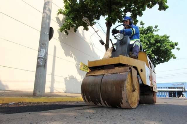 Bernal vai  propor parceria com Ex&eacute;rcito na sa&uacute;de, al&eacute;m do tapa-buraco