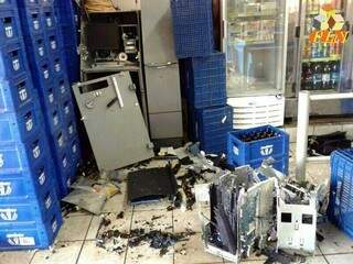 Em Inocência, trio explodiu caixa eletrônico de supermercado 
