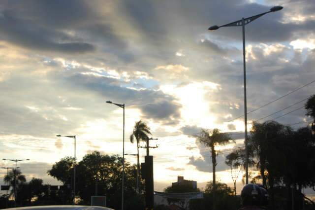  Ter&ccedil;a-feira de temperaturas altas e tempo nublado no Estado 