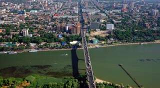 Vista aérea da cidade de Rostov do Don, no sul da Rússia, com a ponte sobre o rio Don (Foto: Sputnik/Divulgação)