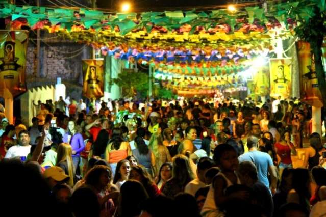 Festa de S&atilde;o Jo&atilde;o continua nesta quinta-feira e com banho de santo