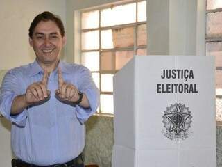 Alcides Bernal votando pela manhã (Foto: Minamar Jr)
