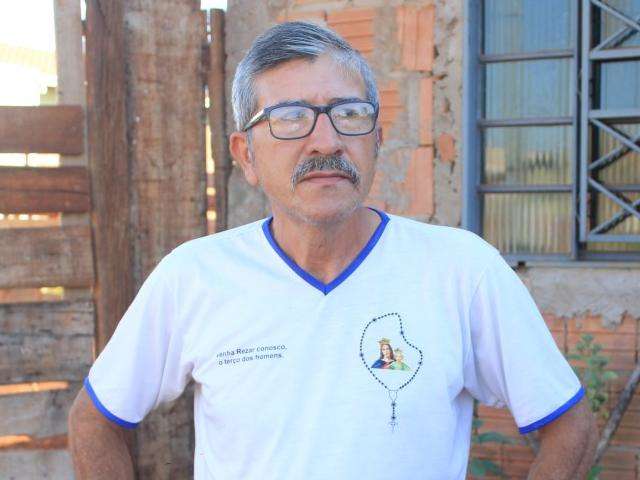 Inc&ecirc;ndio toma terreno baldio e moradores reclamam de abandono