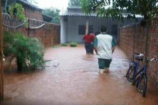  Defesa Civil de Dourados fez 50 atendimentos devido &agrave; chuva forte 