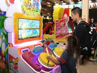 Máquinas de fliperamas para todos os gostos e estilos na maior feira de games do país. 