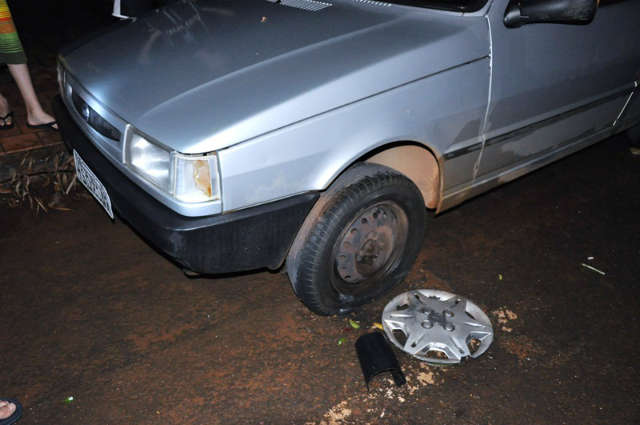  Raio atinge carro e moradores sentem descarga, em Chapad&atilde;o do Sul 