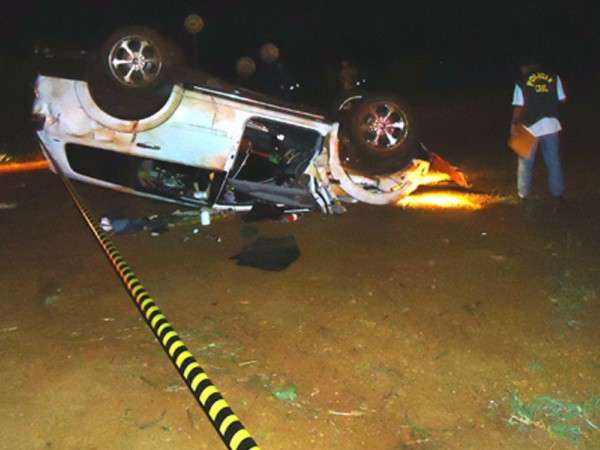 Pajeto capota v&aacute;rias vezes e mata homem em rodovia estadual em Itapor&atilde;