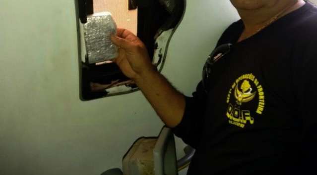 Pol&iacute;cia encontra coca&iacute;na escondida em banheiro de &ocirc;nibus de MS 
