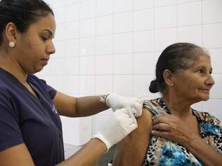 Idosos, crianças, gestantes e doentes crônicos podem se vacinar gratuitamente (Foto: Marcos Ermínio/Arquivo)