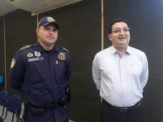 Da direita para a esquerda, o comandante da Guarda, Anderson Gonzaga, e o secretário de Segurança, Valério Azambuja, durante entrevista (Foto: Fernanda Palheta)