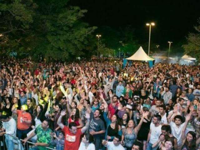 Concession&aacute;ria vai sortear l&acirc;mpadas de led durante Festival de Inverno 