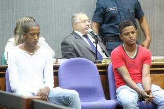 Augusto (vermelho) e Everton são acusado de assassinar Huderso em 2011 (Foto: Marcos Ermínio)