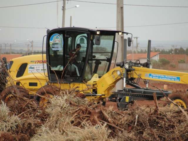 Em Nova Alvorada do Sul, m&aacute;quinas da Prefeitura s&atilde;o usadas em obra particular