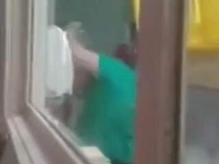 Vídeo flagrou as agressões dentro do setor de pediatria (Foto: Reprodução)