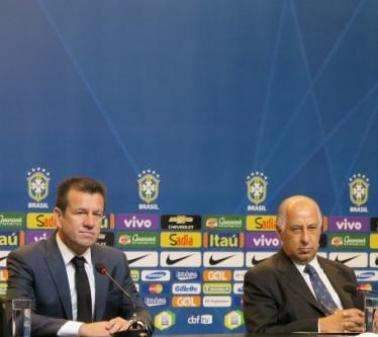 Dunga convoca 23 jogadores e goleiro C&aacute;ssio do Corinthians &eacute; novidade