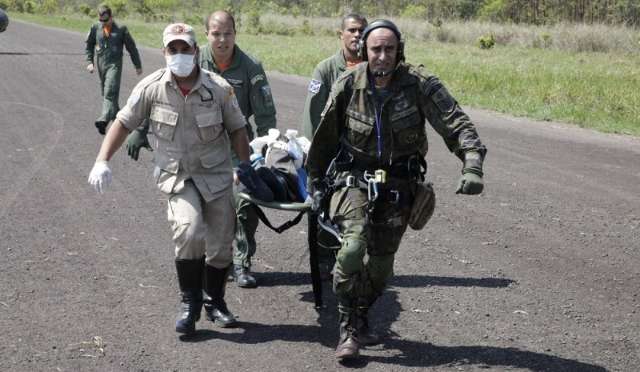 Padre de 80 anos ferido em queda de aeronave morre no hospital