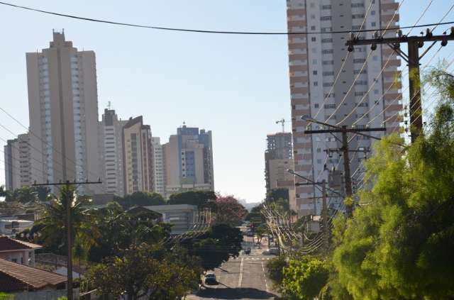 S&aacute;bado registra m&iacute;nima de 13.5&ordm;C e ser&aacute; de tempo aberto na Capital 