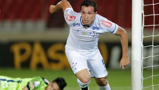 Cruzeiro consegue a primeira vit&oacute;ria e lidera o Grupo 3 da Libertadores