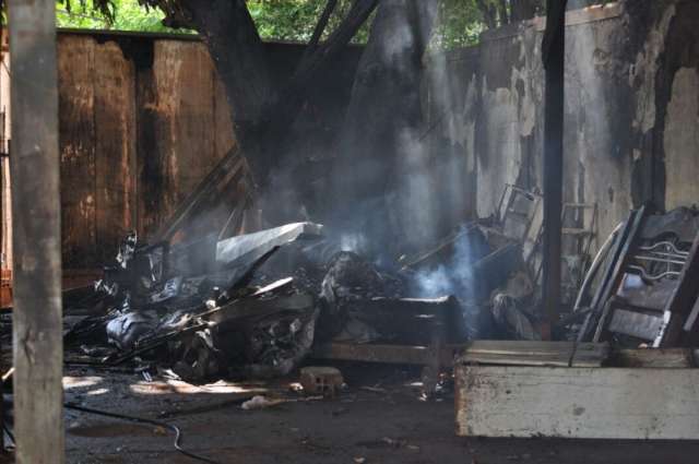 Homem embriagado incendeia a pr&oacute;pria casa ao colocar fogo em lixo