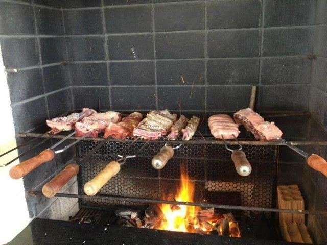 Combust&iacute;veis e churrasco ficam mais caros e infla&ccedil;&atilde;o fecha em 0,42% 