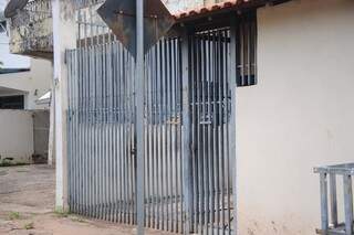 Casal foi sequestrado em frente à casa da vítima, no Amambai (Foto: Paulo Francis)