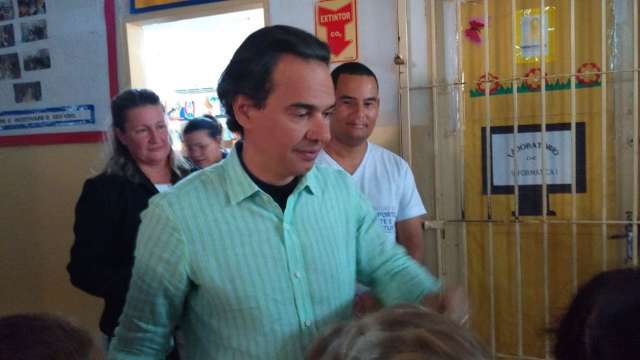 Prefeito garante que em 2018 kit escolar ser&aacute; entregue no primeiro dia de aula